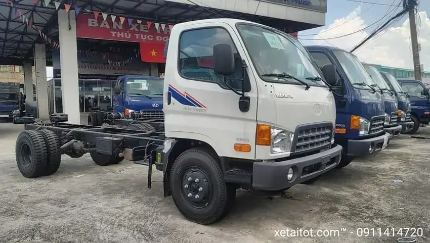 Xe tải Hyundai HD800 8 tấn. Xe tải Hyundai HD800 8 tấn.