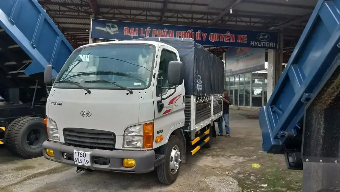 Xe tải Hyundai N250 thùng mui bạt 1,9 tấn Xe tải Hyundai N250 thùng mui bạt 1,9 tấn