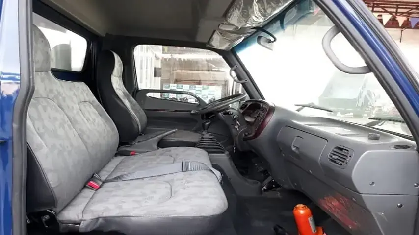 Nội thất Hyundai 8 tấn HD120SL