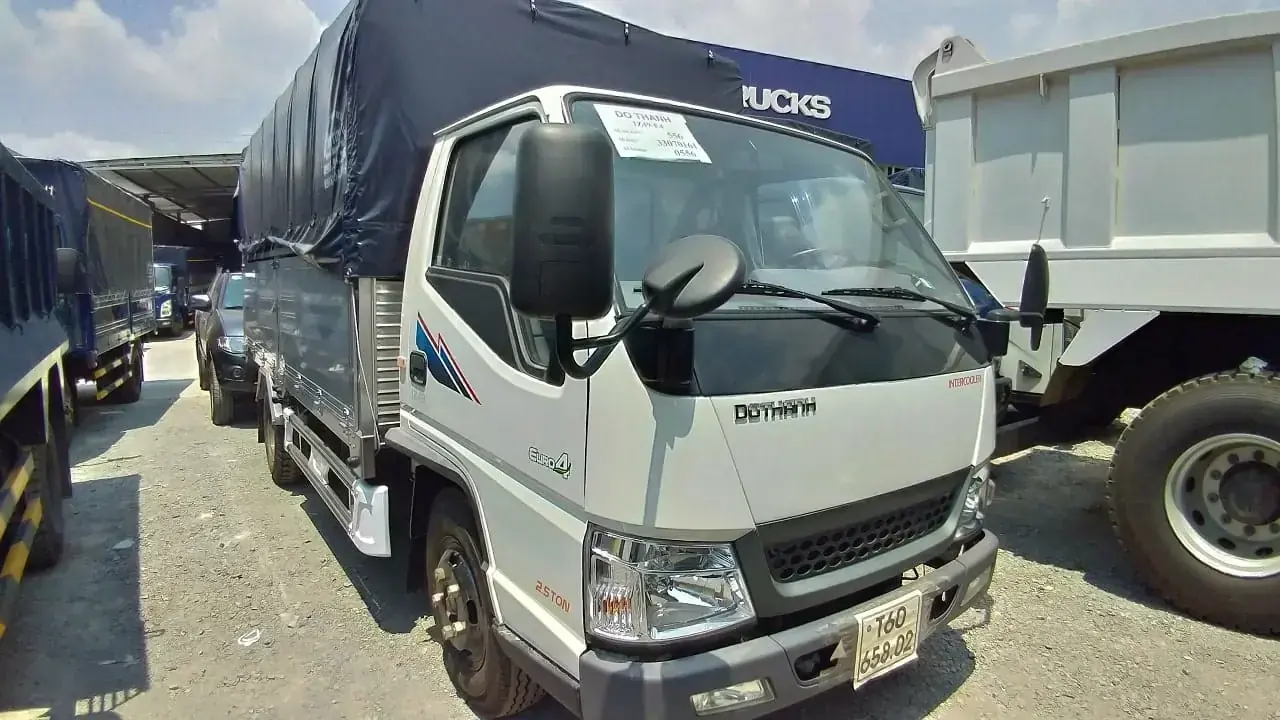 Xe tải IZ49 màu trắng bửng nhôm cực đẹp