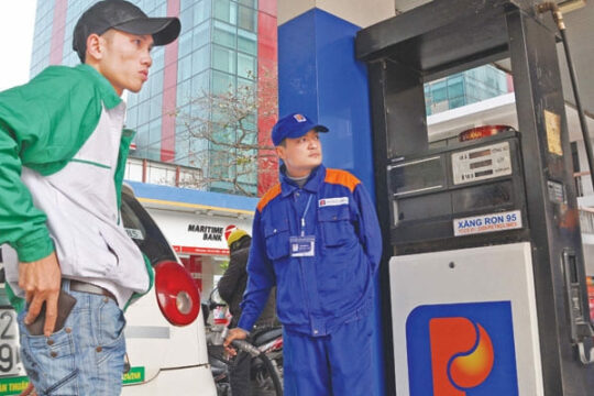 Petrolimex cũng đang áp dụng bán xăng dầu cho động cơ tiêu chuẩn Euro 4