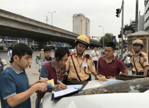 Cảnh sát xử phạt không có bằng lái