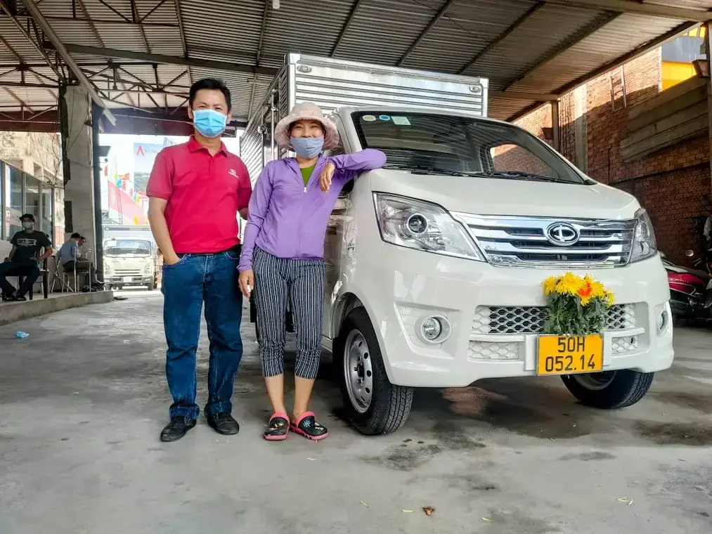 Khách hàng đã mua xe Tera 100 tại đại lý Vũ Hùng