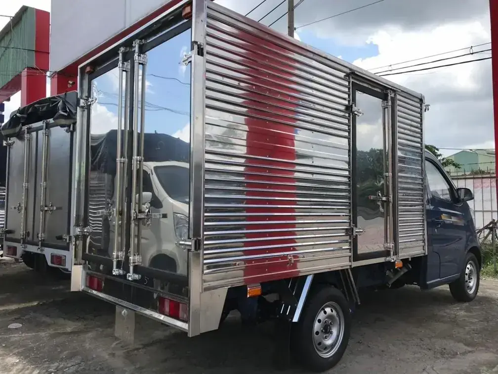 Xe Tera 100 thùng kín màu xanh