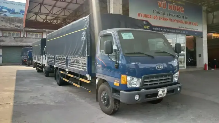 Hyundai HD120SL màu xanh thùng bạt