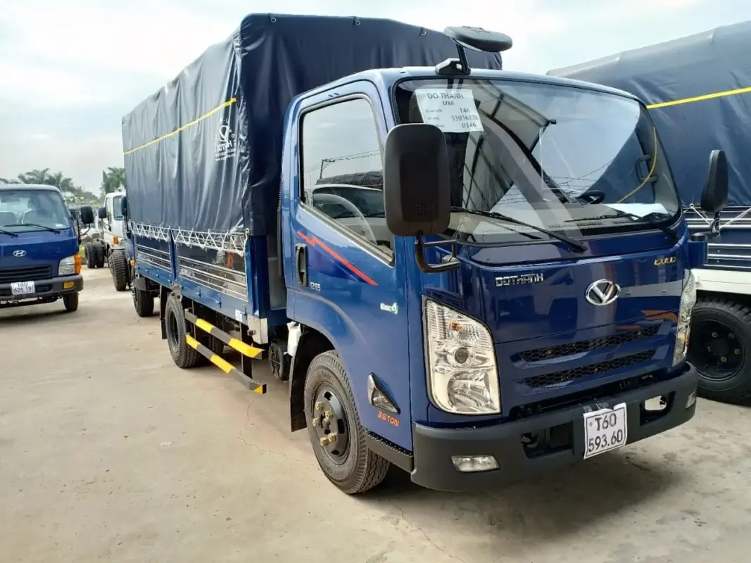 Giá xe tải IZ65 thùng mui bạt