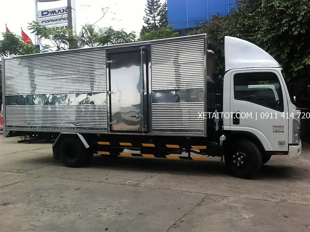 Xe tải isuzu-NQR75M thùng dài
