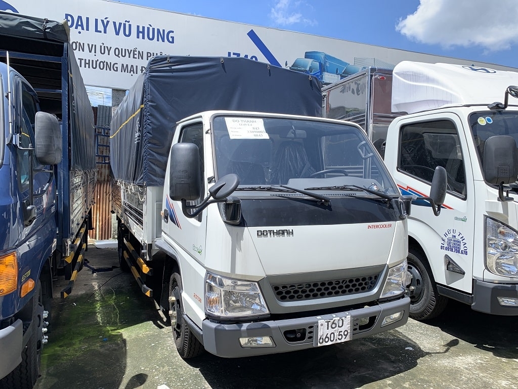 Xe tải IZ49 2019 màu trắng thùng mui bạt