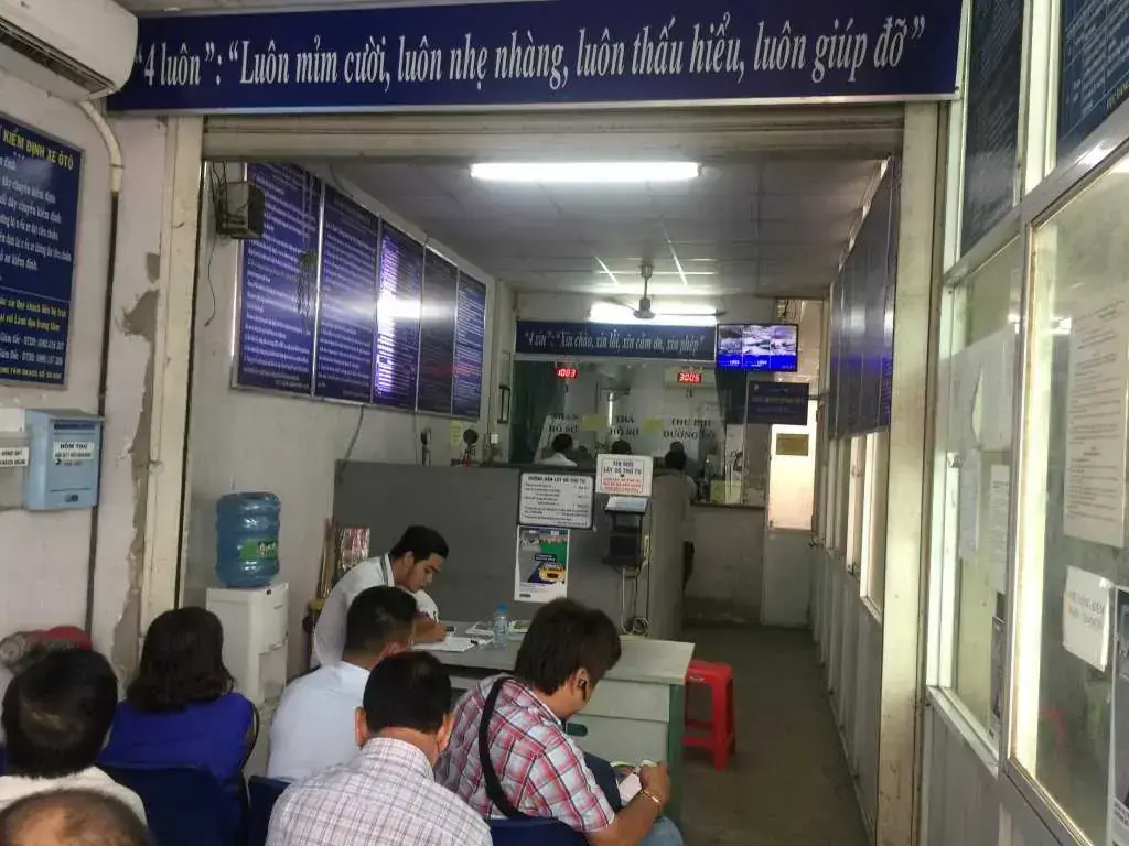 Phòng chờ đăng kiểm xe tải, xe hơi