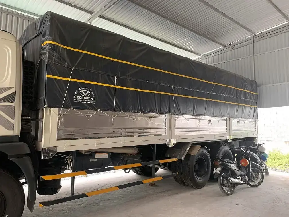 Thùng mui bạt tiêu chuẩn của xe