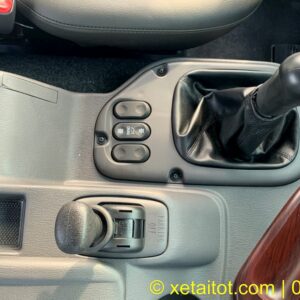 Cần số phía trên ca-bin của xe đàu kéo Hyundai HD1000
