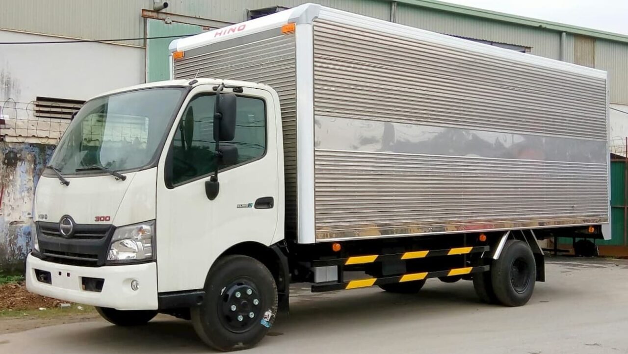 Giá xe tải Hino 3.5 tấn XZU 720L