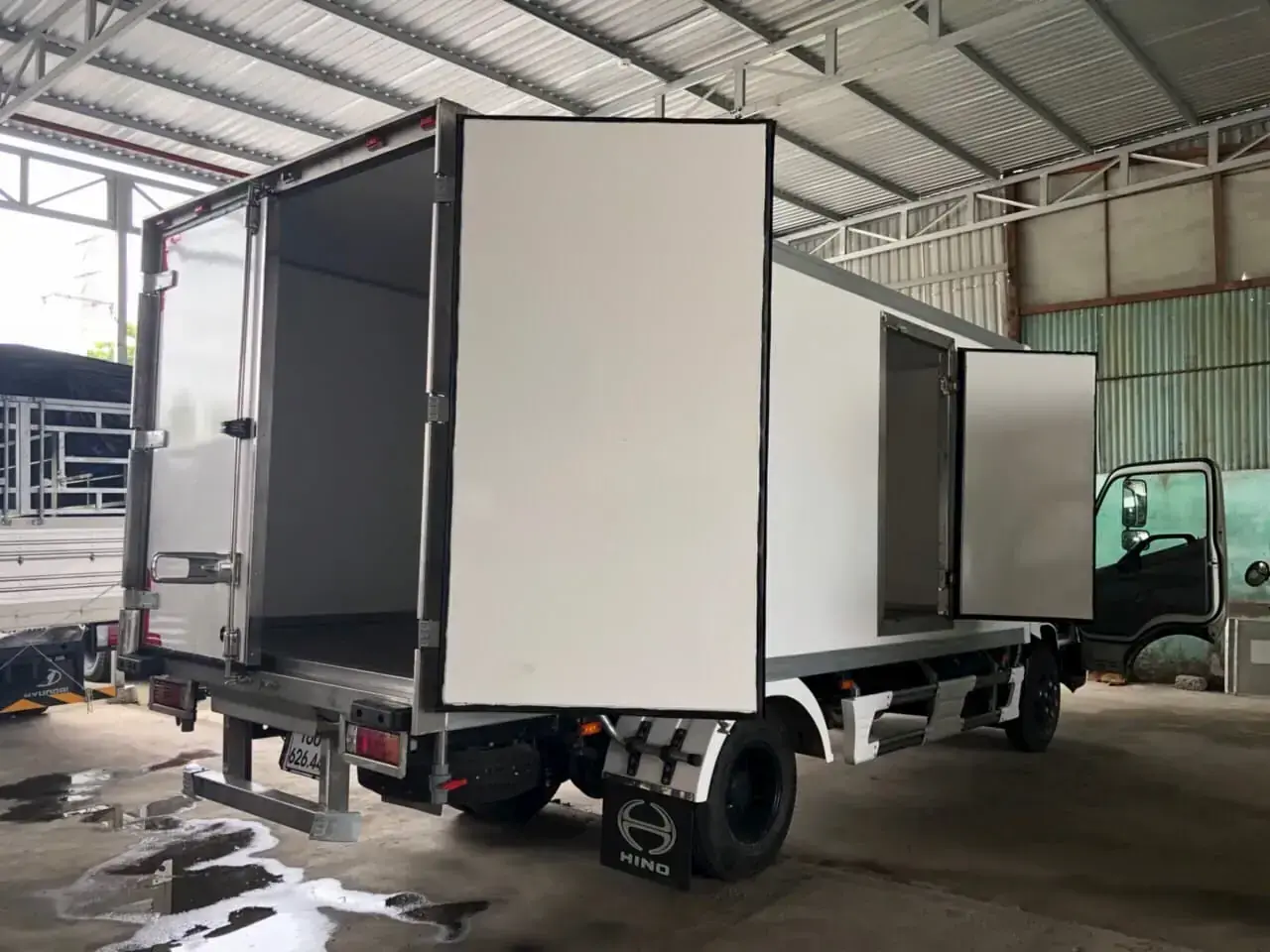 Xe tải Hino 3.5 tấn đóng thùng bảo ôn