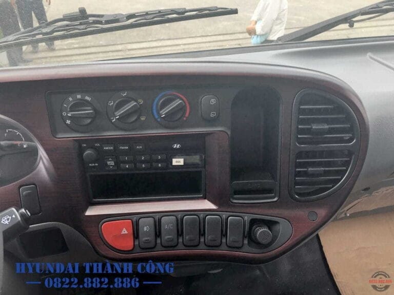 Nội thất xe tải Hyundai 110SL