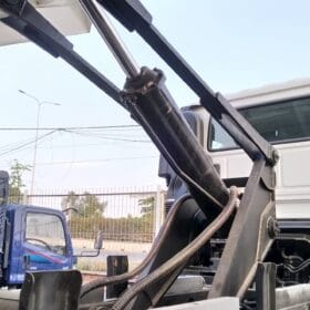 Ti ben cùng hệ thống