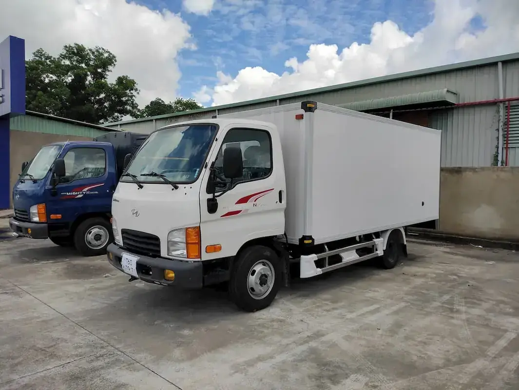Hyundai N250SL 2.5 tấn thùng bảo ôn Composite