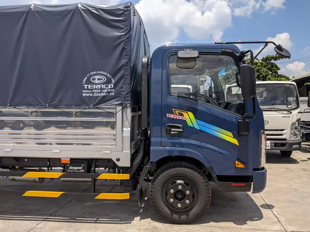 Ngoại thất nhìn bên hong
