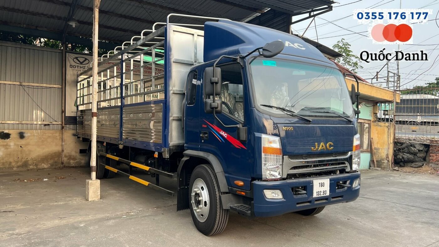 Xe tải JAC N900 thùng bạt xanh