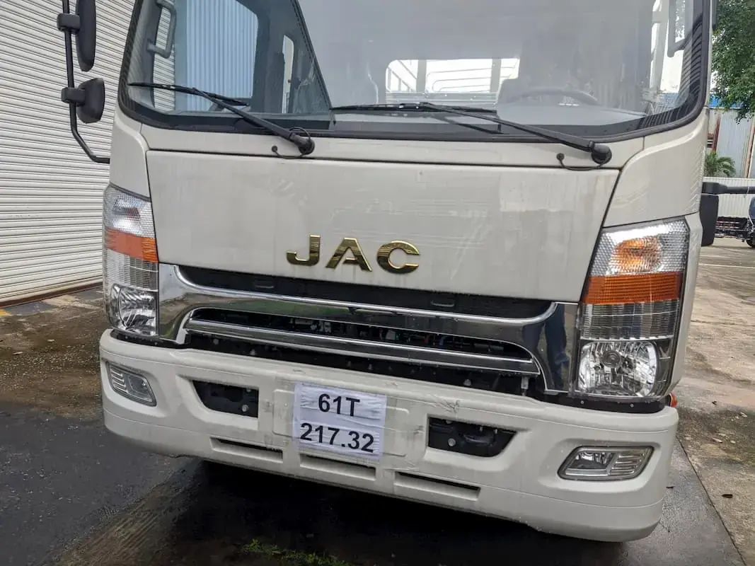ca-bin JAC N800 8 tấn