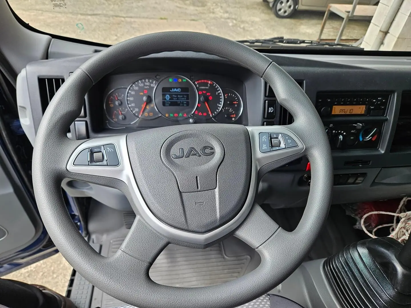 không gian làm việc của tài xế trên JAC N900