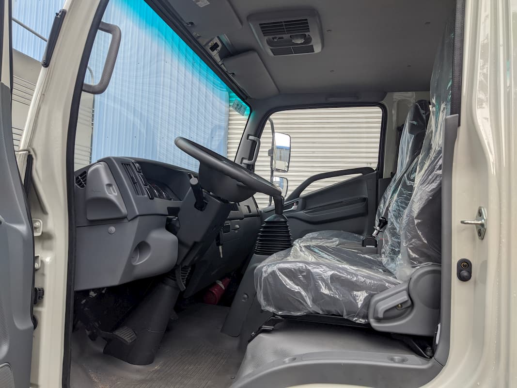 Không gian nội thất Xe tải JAC N800 8 tấn