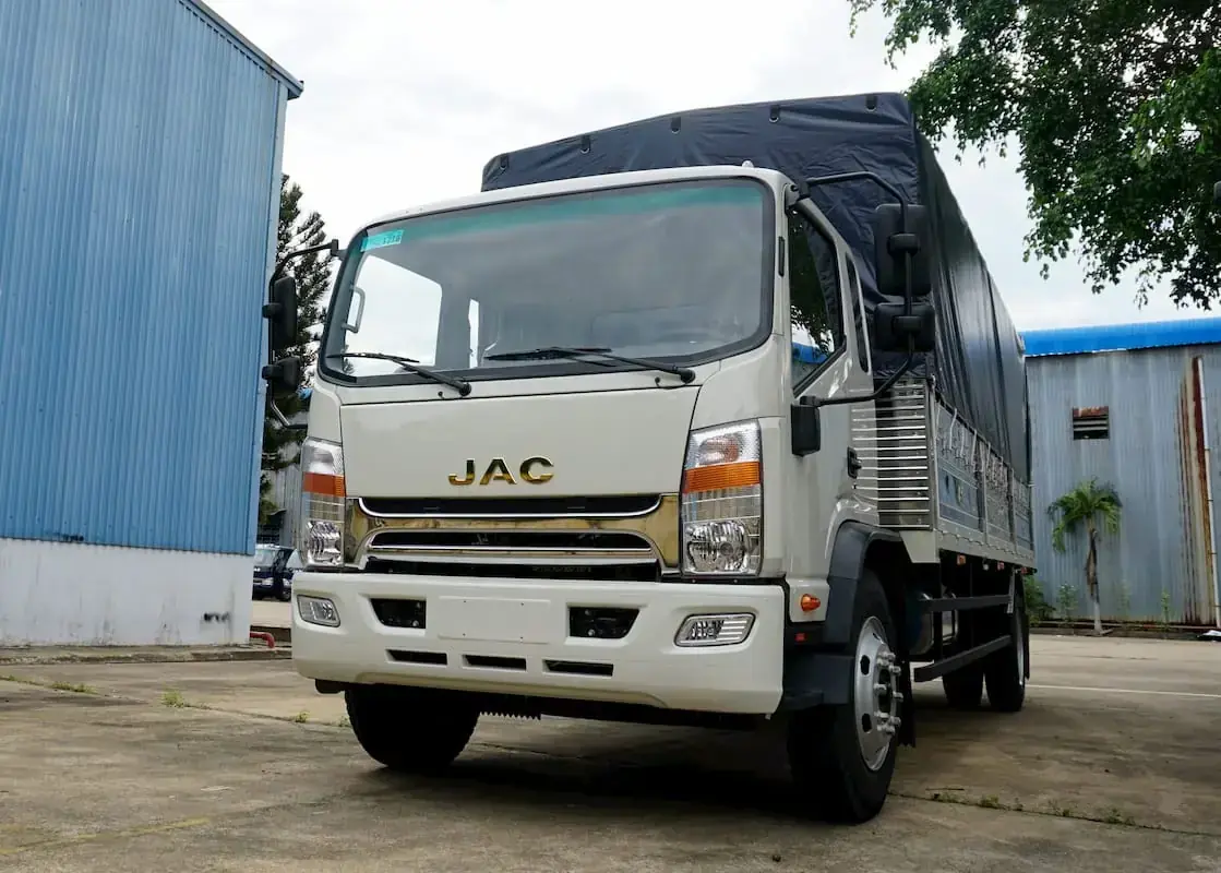 Xe tải JAC N900 9 tấn thùng dài 7.6 mét
