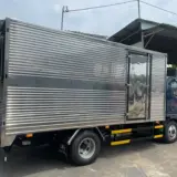 JAC N200S thùng kín màu xanh