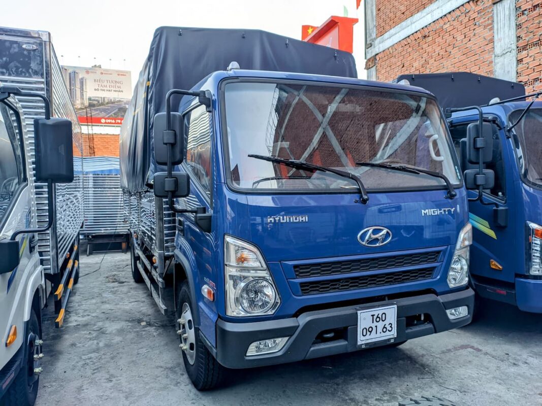 Hyundai EX8 GT S1 thùng bạt màu xanh