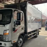 Xe tải JAC N200S thùng bạt màu trắng