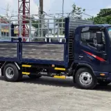 Xe tải JAC N200S thùng bạt màu xanh