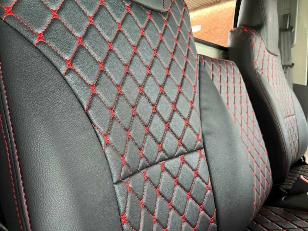 Bộc ghế cho xe tải Tera350 màu đỏ đen