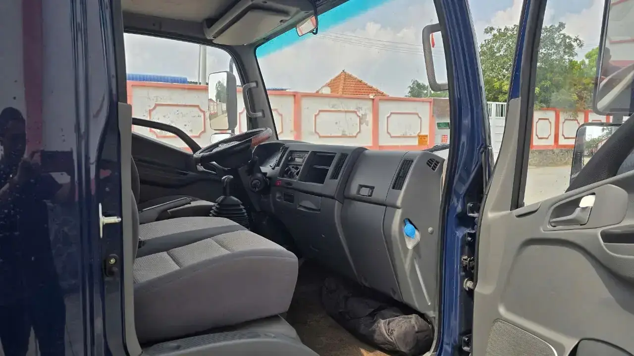 khung cabi của xe tải cũ jac này nguyên bản