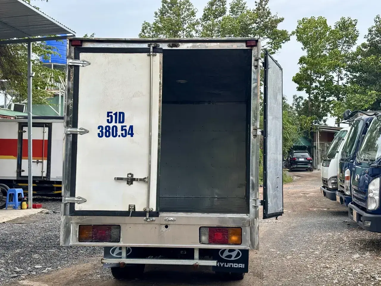 thùng xe tải cũ Hyundai không bị cấn mốp