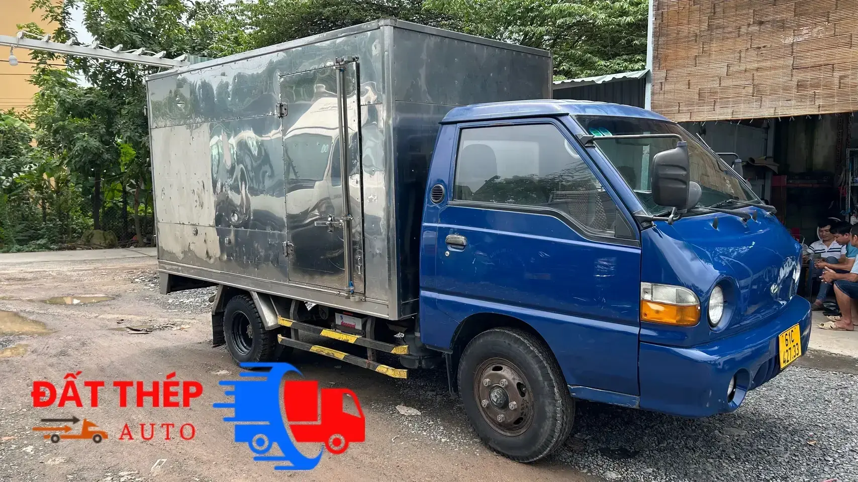 xe tải Hyundai H100 cũ thùng kín còn sử dụng tốt