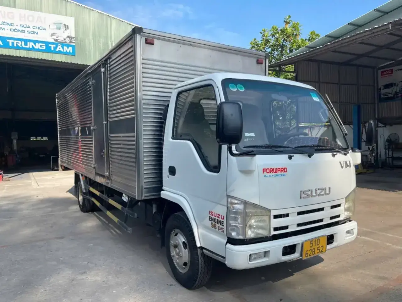ảnh chụp bên hong xe