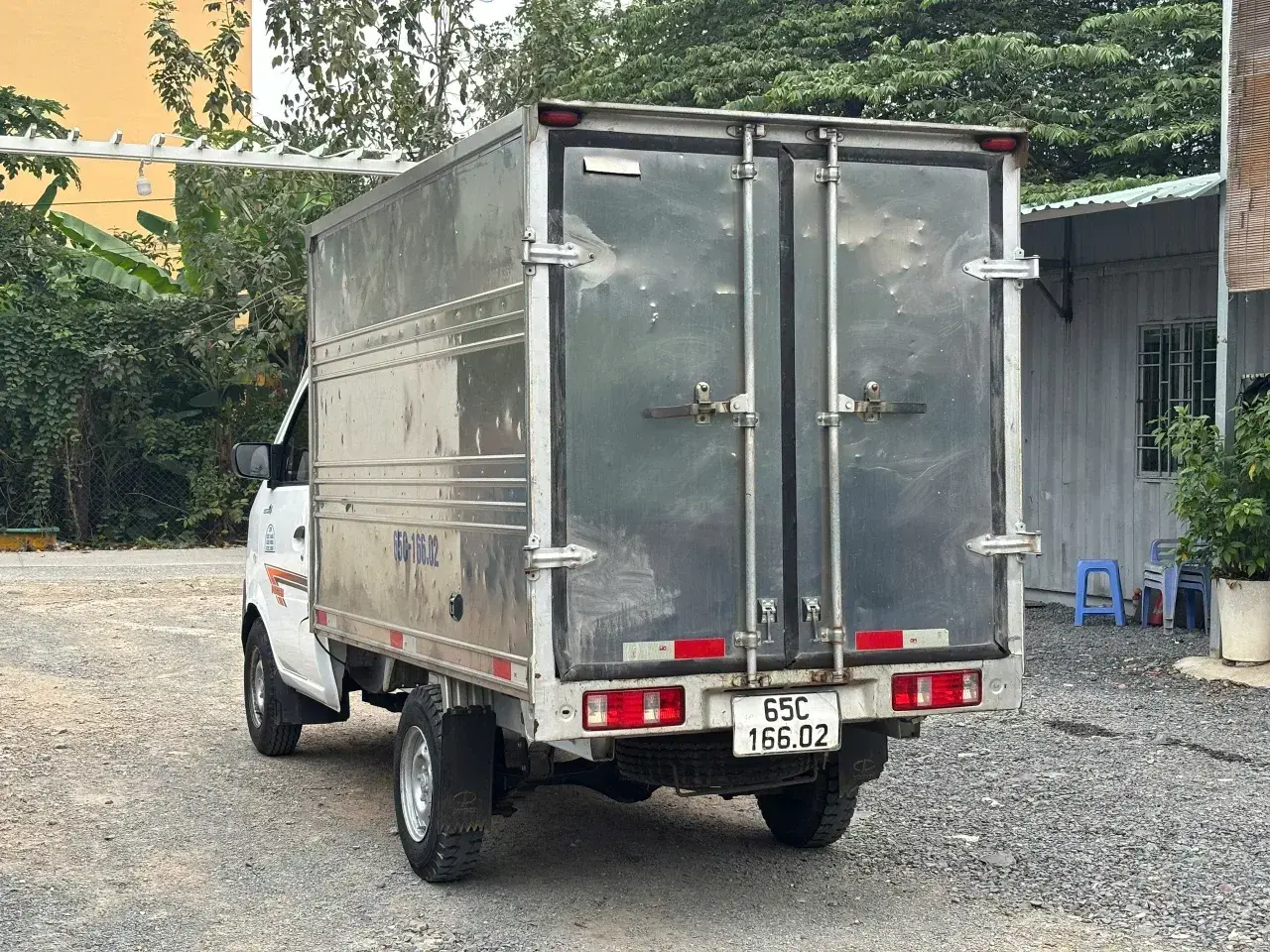 thùng xe còn tốt, nguyên vẹn