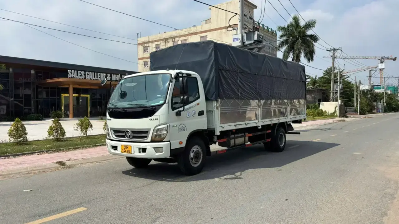 Thaco ollin 120 thùng bạt màu trắng đang có sẵn tại bãi xe